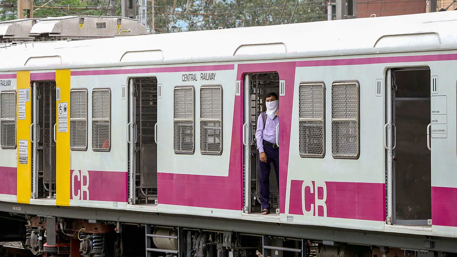 CSMT Kurla Rail Line Delayed by Bureaucracy