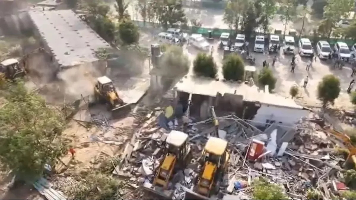 Ahmedabad Demolishes Illegal Settlements Near Lake