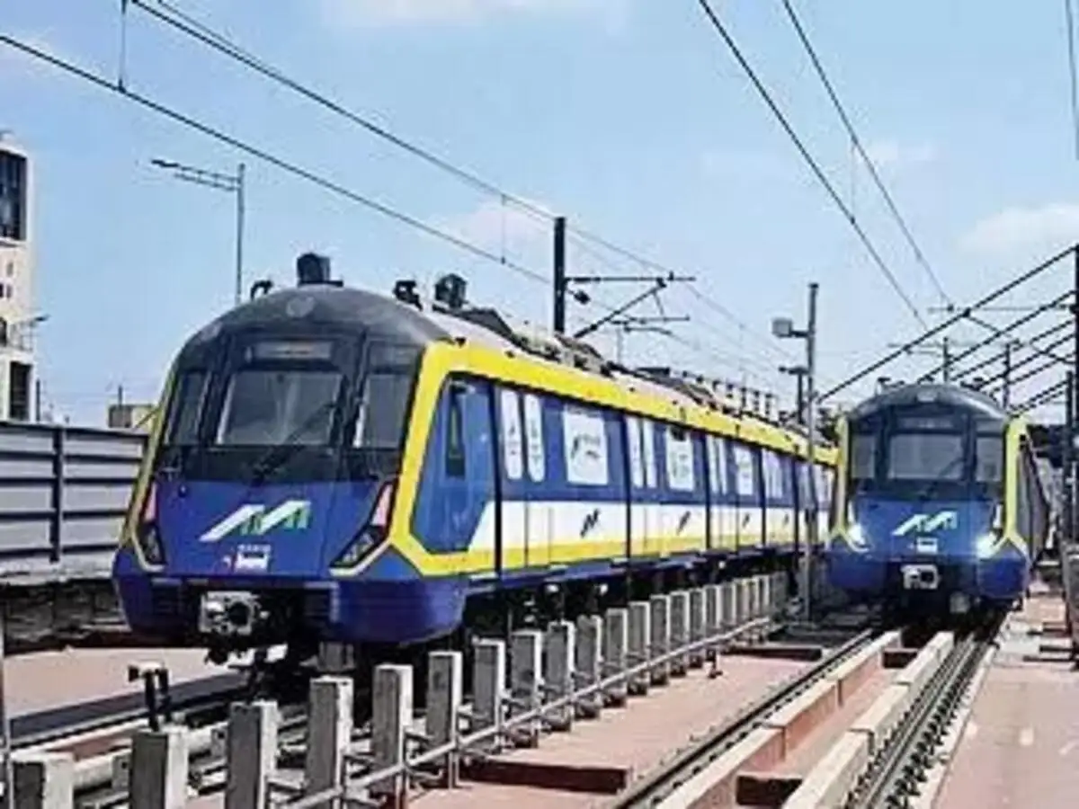 MMRDA lifts 400-tonne steel girder over Diva tracks for Metro Line 5