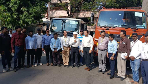 Pune gets new machines to clean drains