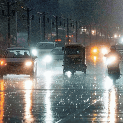 Delhi rainstorm floods roads overnight