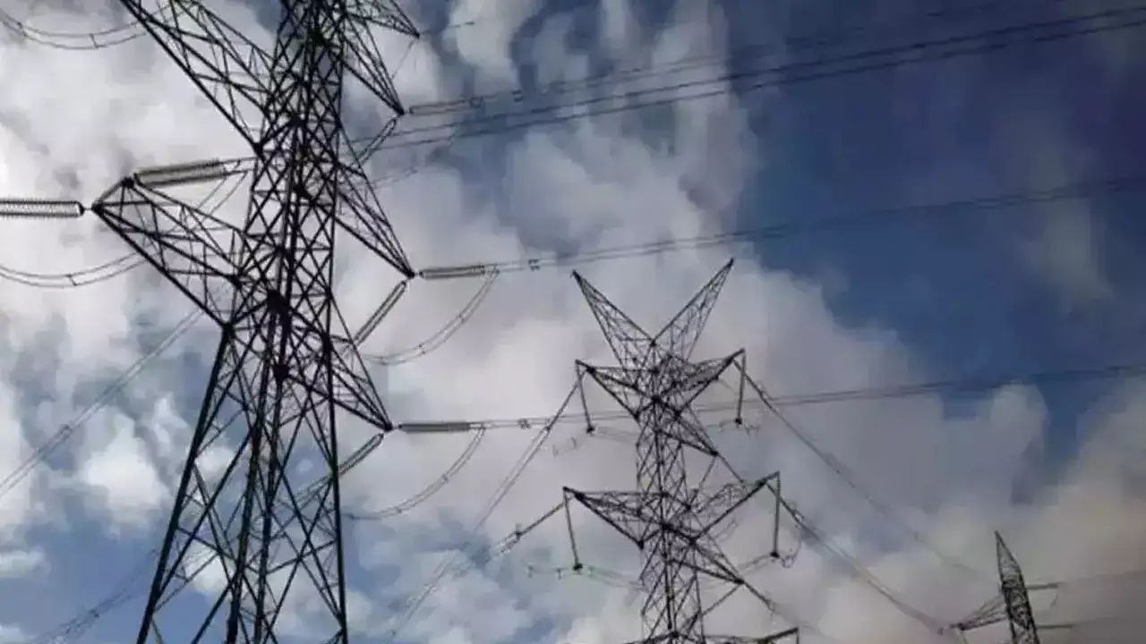 CM studies Bengaluru underground power grid for Telangana revamp
