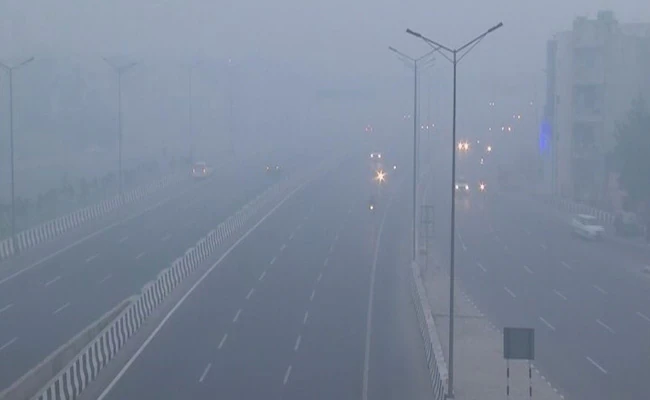 Delhi air pollution cuts lives and health short