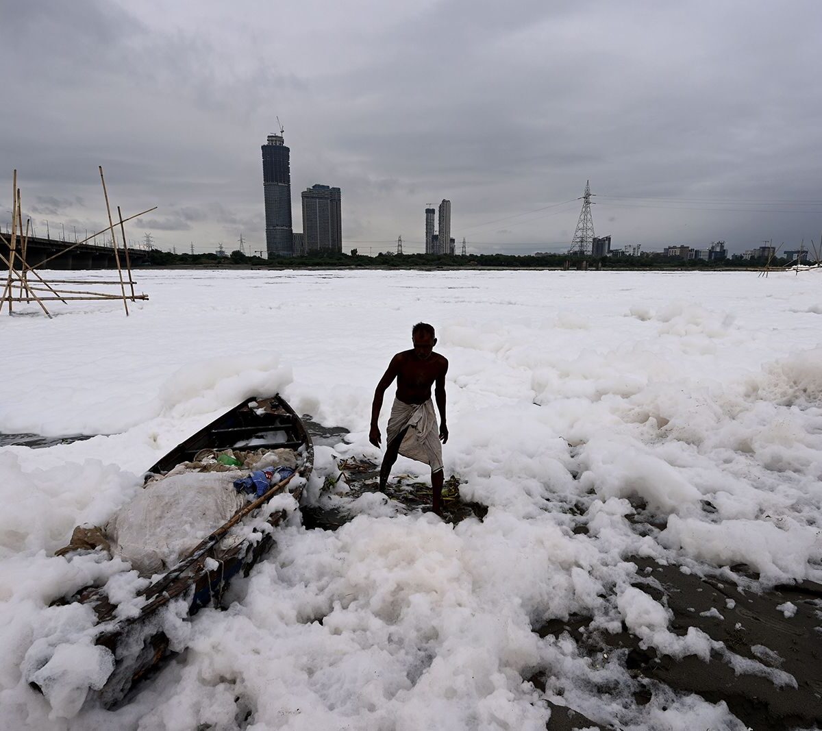 Delhis Yamuna High Pollution Persists Despite Slight Improvements