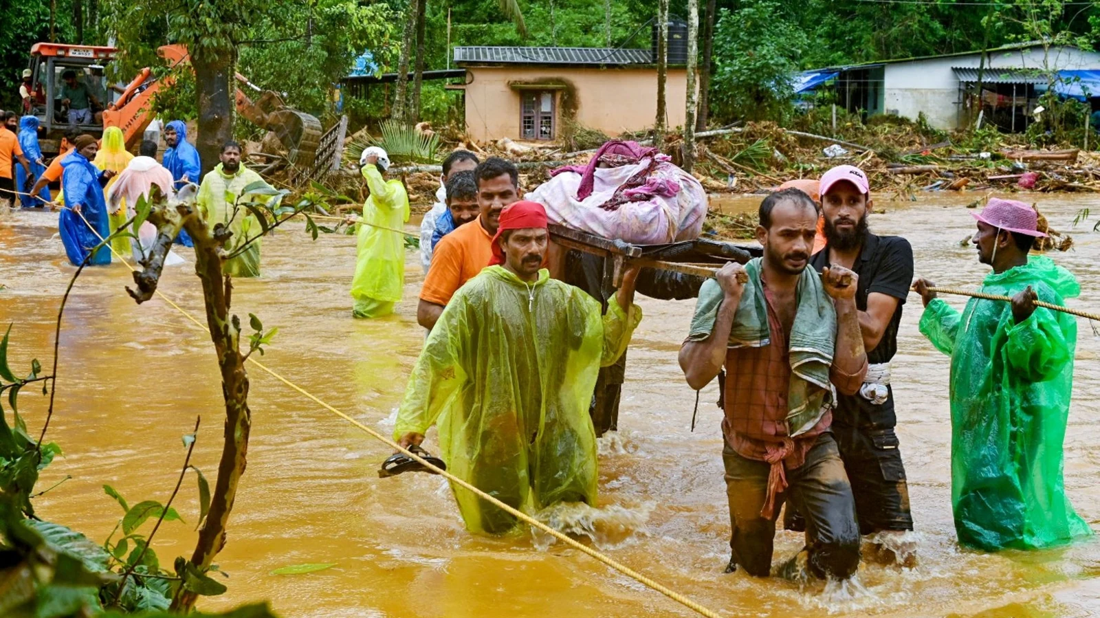 Red alert in Kozhikode Wayanad amid flood threat