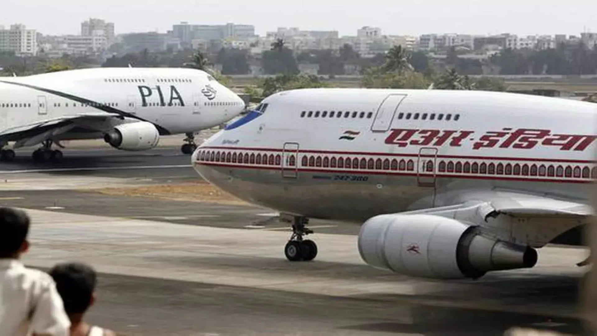 India Closes Airspace to Pakistani Flights Amid Rising Tensions