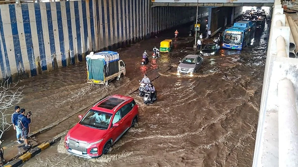 Pune Bengaluru Highway Faces Flooding Due to Blocked Drains