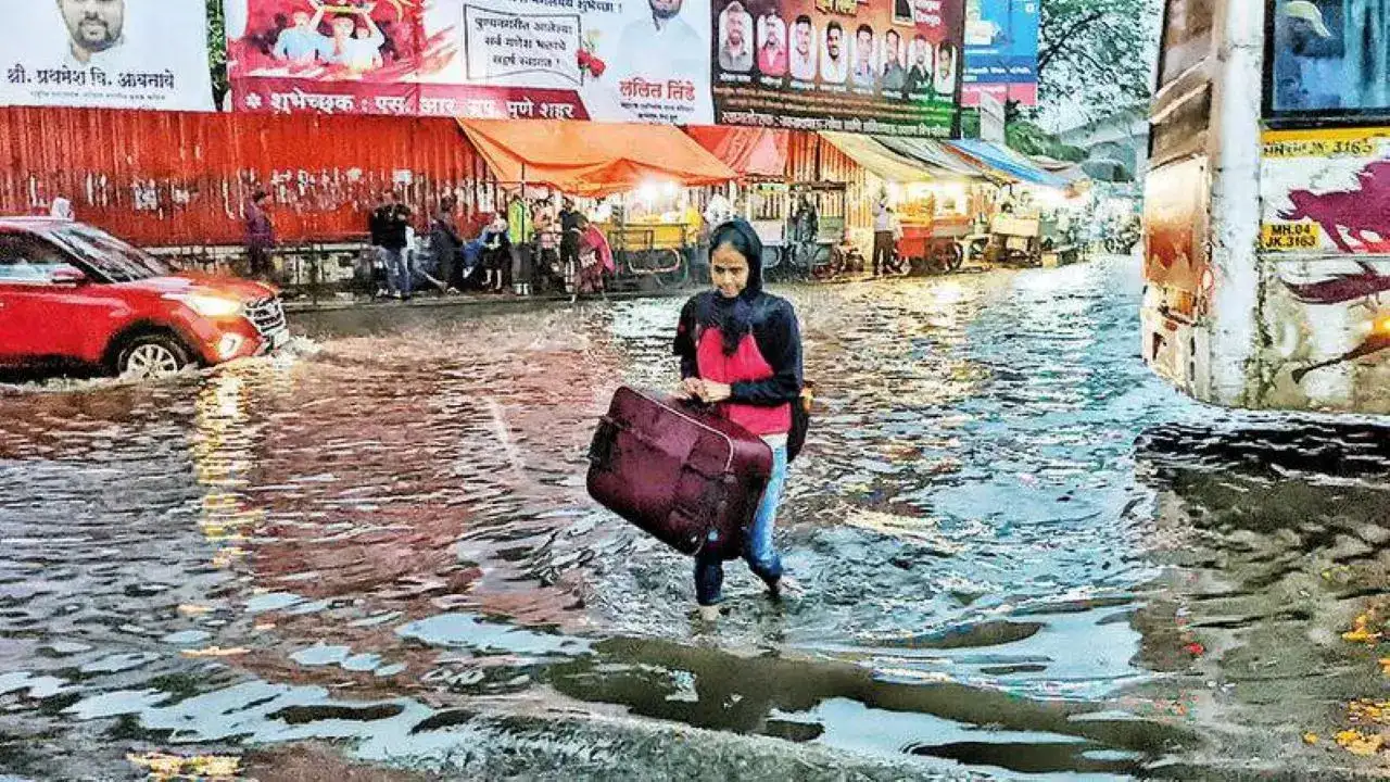 Pune Kalyani Nagar Residents Slam PMC Over Waterlogging
