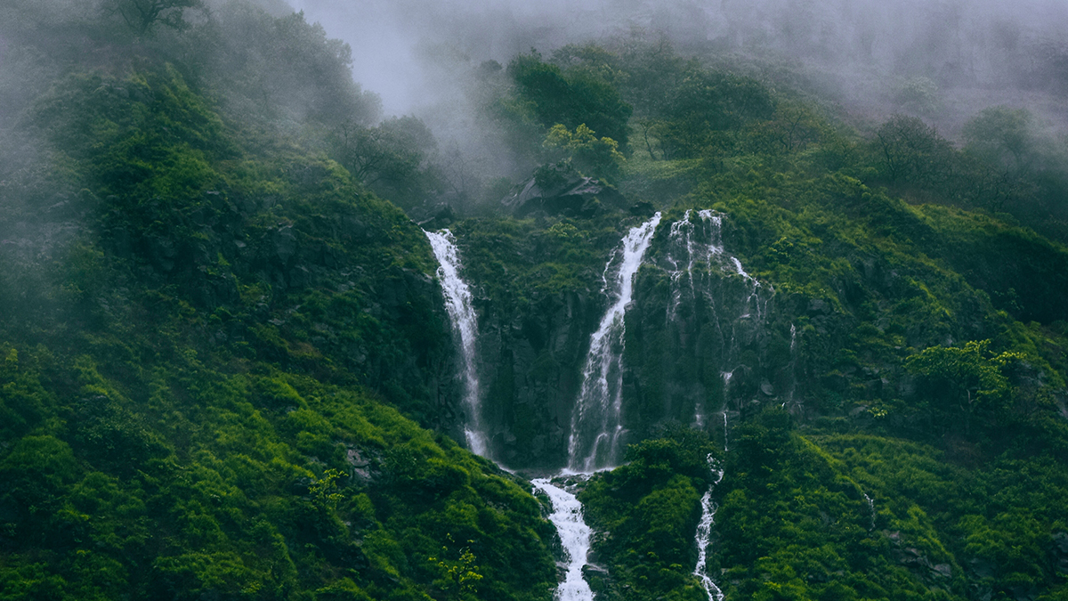 Pune Tamhini Ghat Sees Toxic Acid Tanker Spill