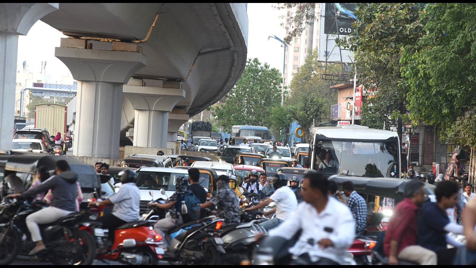Pune Traffic Crumbles After Sudden Rajaram Bridge Closure