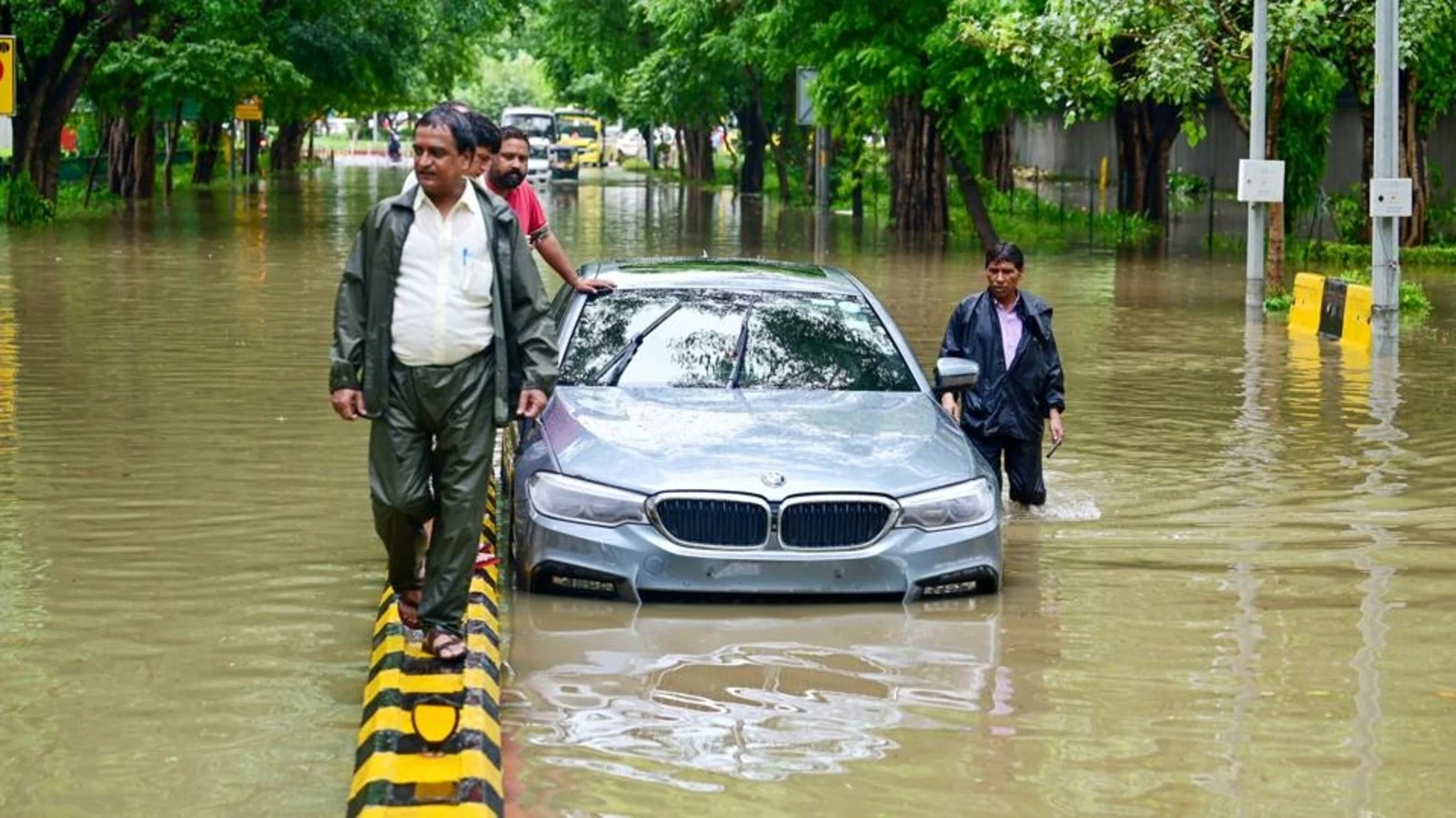 Delhi Starts Drain Desilting to End Waterlogging