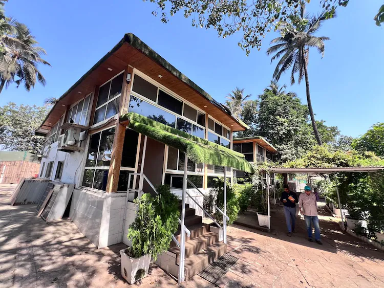 BMC Targets Actor Malad Bungalow Constructions