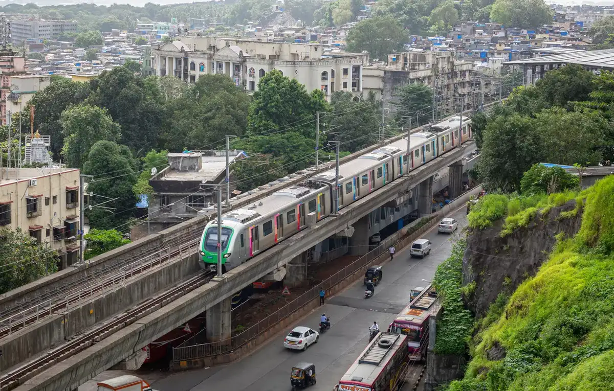 Metro 2A and 7 Speed Up Commute but Miss Car Users