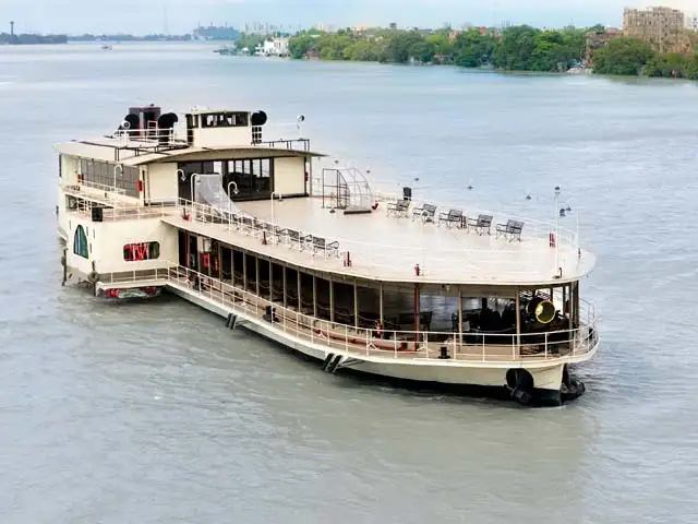 Kolkata to Transform Vintage Boats into Venues
