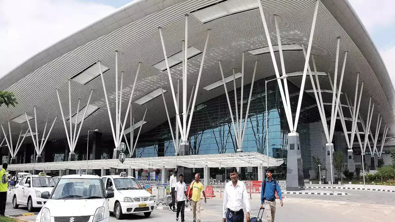Pune Fines Private Cars Rs 500 at Airport for Overstaying 15 Minutes