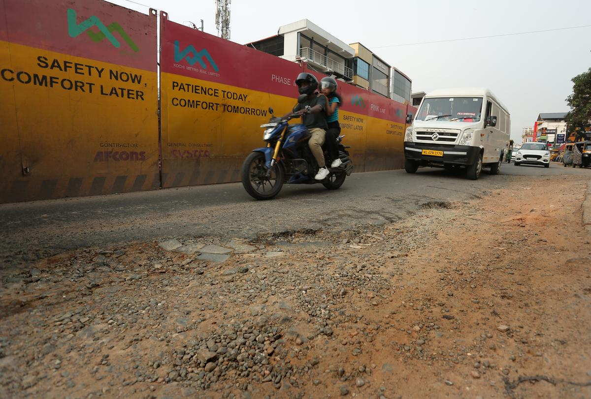 Kochi Commuters Suffer as Potholes Delay Metro Work