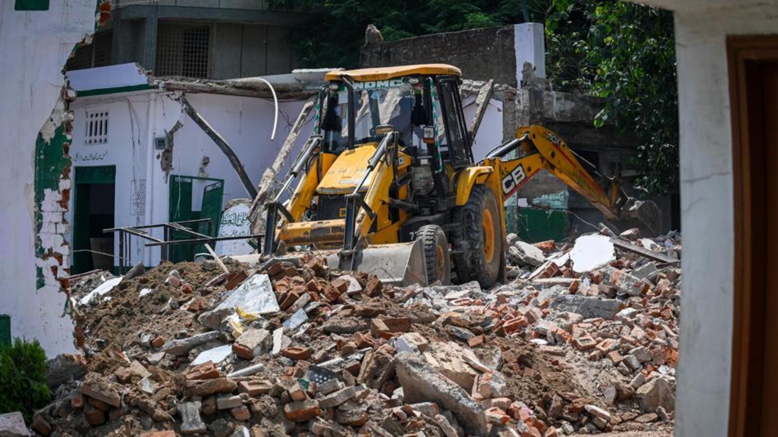 Delhi Begins Demolition of Illegal Mosque Section