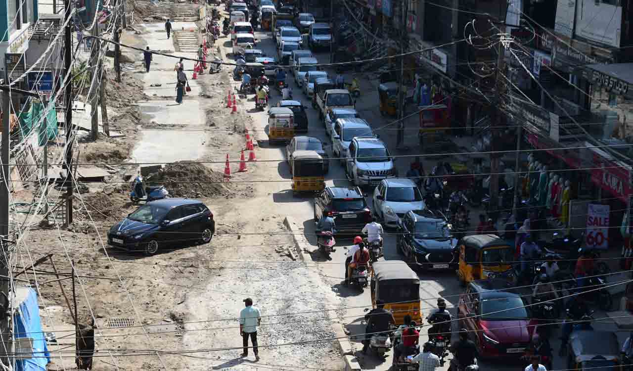Hyderabad Ayyappa Society Residents Face 3-km Pothole, Tanker Chaos; GHMC Assures Repairs 