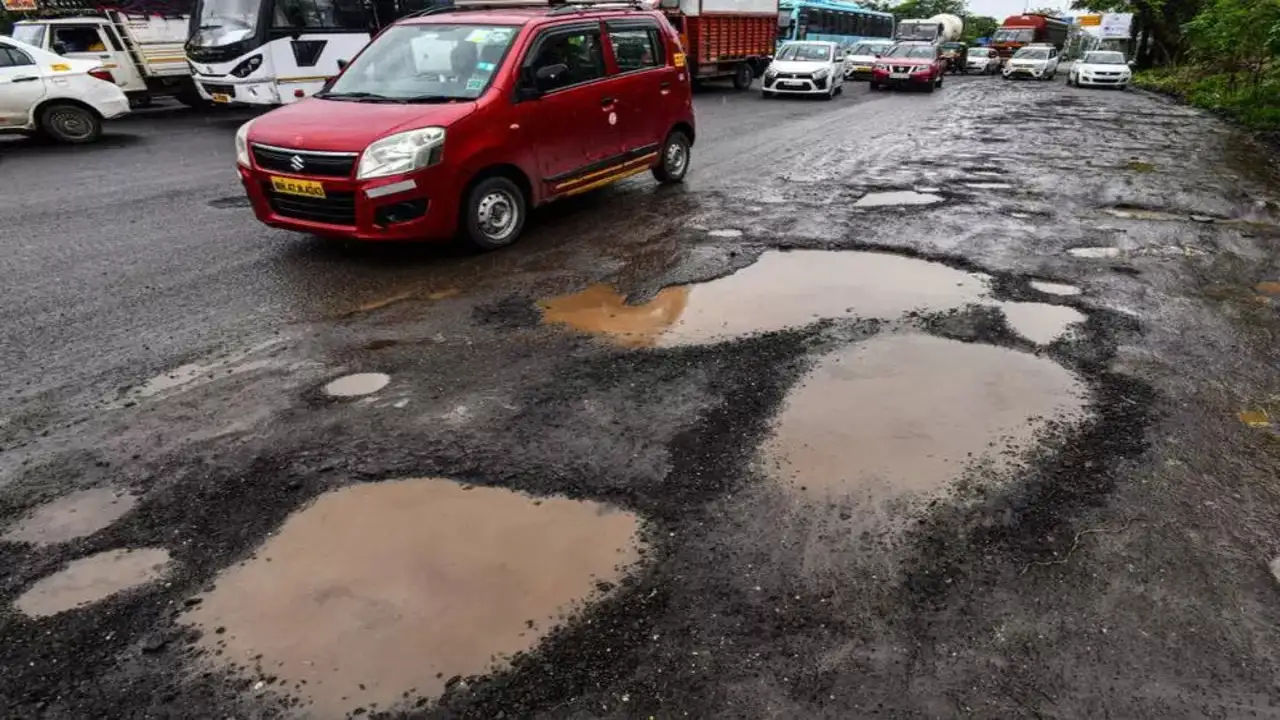 Delhi Launches Mega Drive to Fill 3400 Potholes