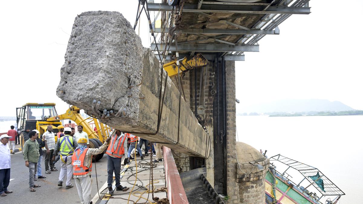 Rajamahendravaram Barrage Repairs Begin, ₹150 Crore Sanctioned For Godavari Delta