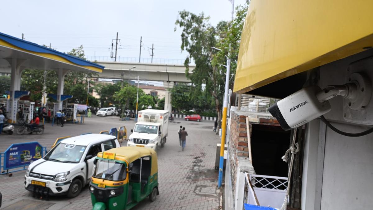 Delhi Launches Fuel Ban to Target Old Vehicles in Pollution Control Drive