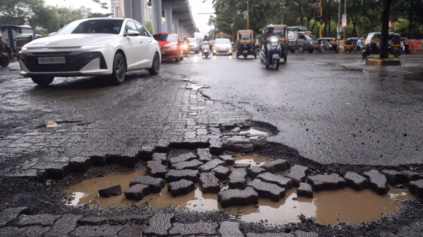 Mumbai Increases Fine to Rs 15000 Per Hole for Road Digging