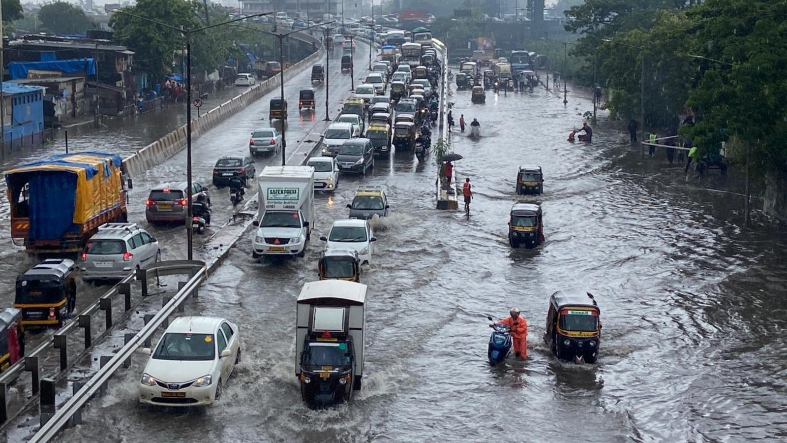 Mumbai Records 110mm Rain, Waterlogging Hits Traffic and Subways