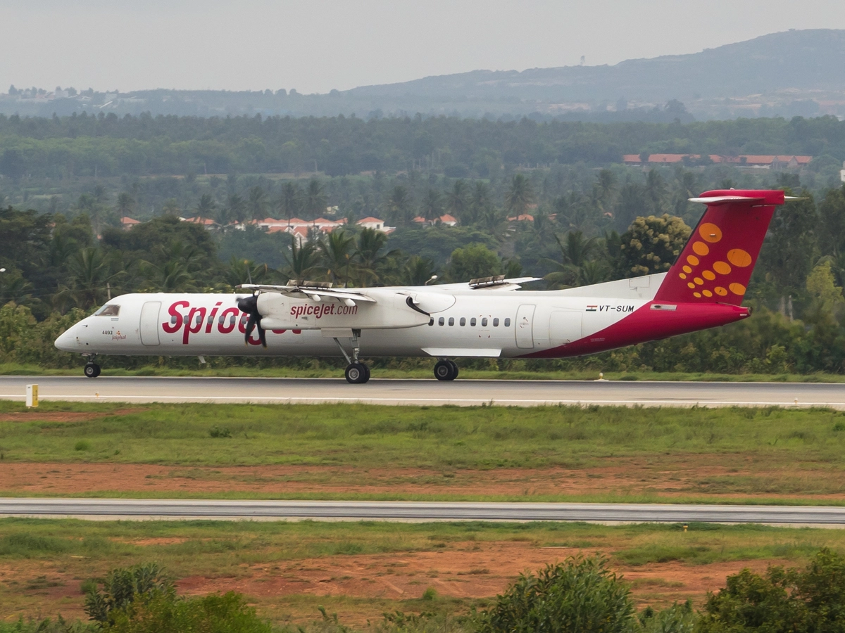 Chennai SpiceJet Flight Returns Mid-Air After Sudden Technical Malfunction