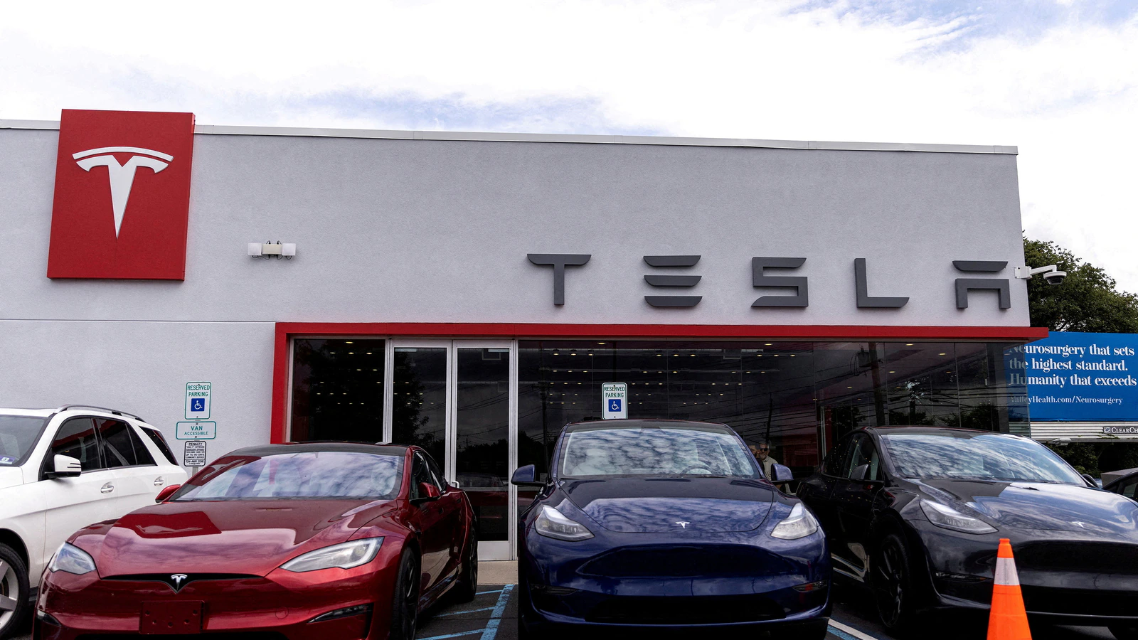 Mumbai Gets Tesla’s First Showroom, Signals Entry Into Indian EV Market