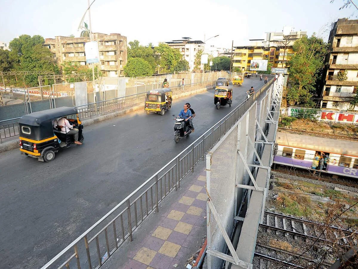 Mumbai Palava Flyover Becomes Hazard Zone Days After Inauguration Amid Complaints