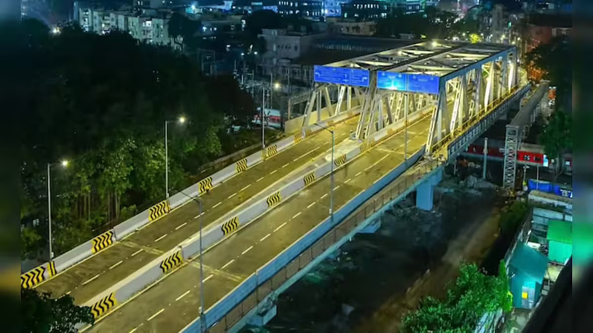 Maharashtra Chief Minister Fadnavis Inaugurates Sindoor Bridge Replacing Colonial-Era Carnac Bridge