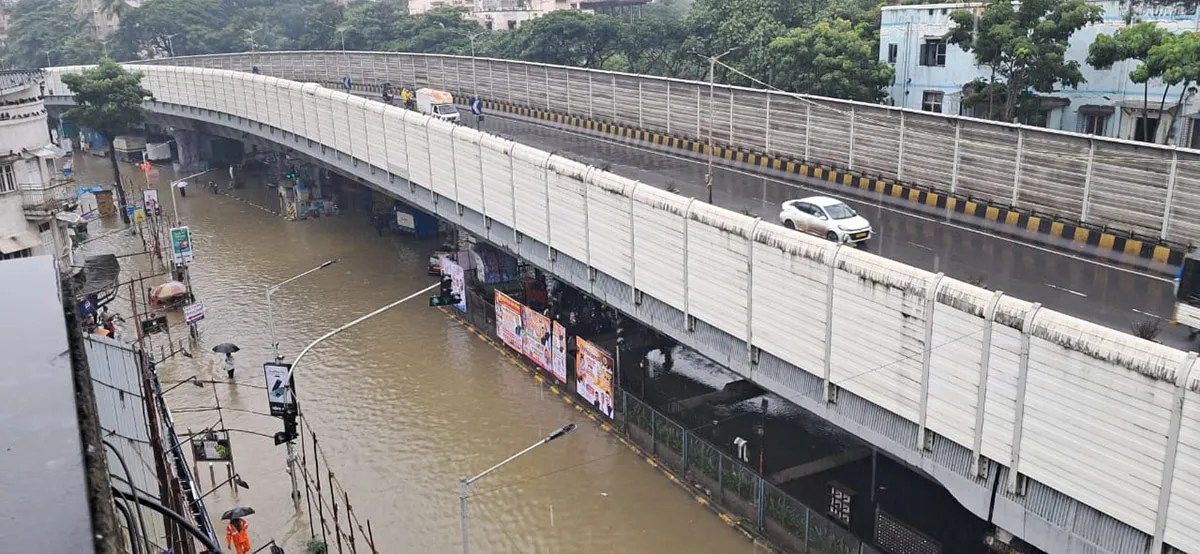 Mumbai witnesses MMRDA wall collapse after heavy monsoon rains