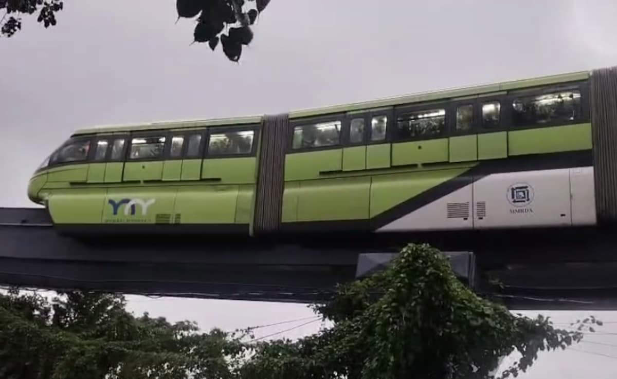 Mumbai Monorail Breakdown Strands 1100 Commuters Sparks Safety Concerns