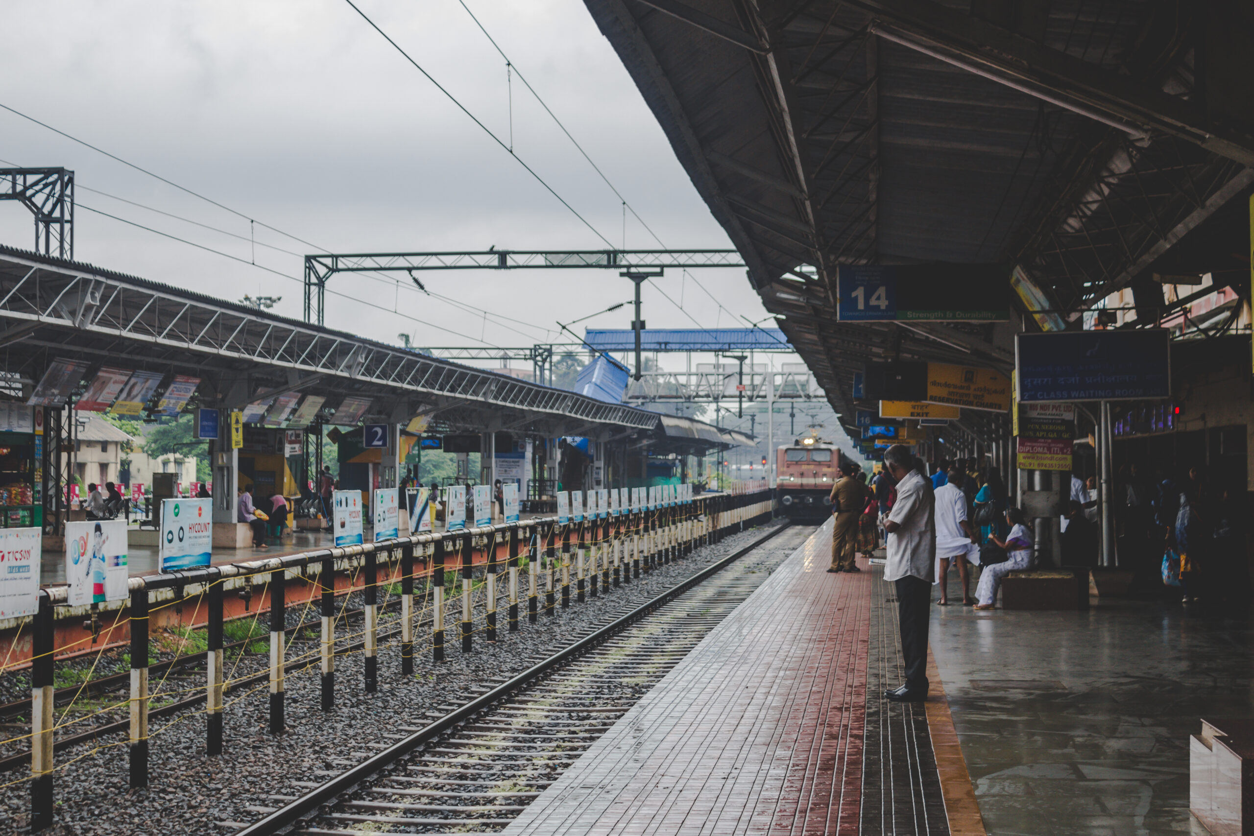 Delhi Railway Stations To Get Premium Retail Outlets Via E Auctions
