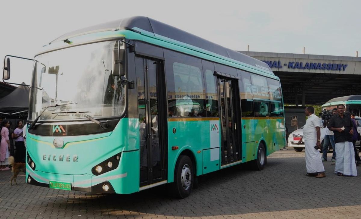 Kochi Metro feeder e buses witness rising demand from women