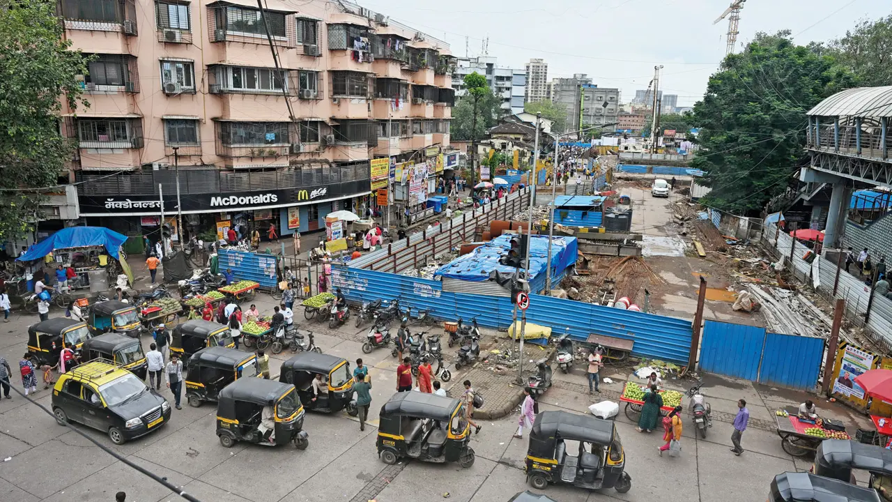 Mumbai Sion Bridge Demolition Delayed While Elphinstone Bridge Shuts Traffic
