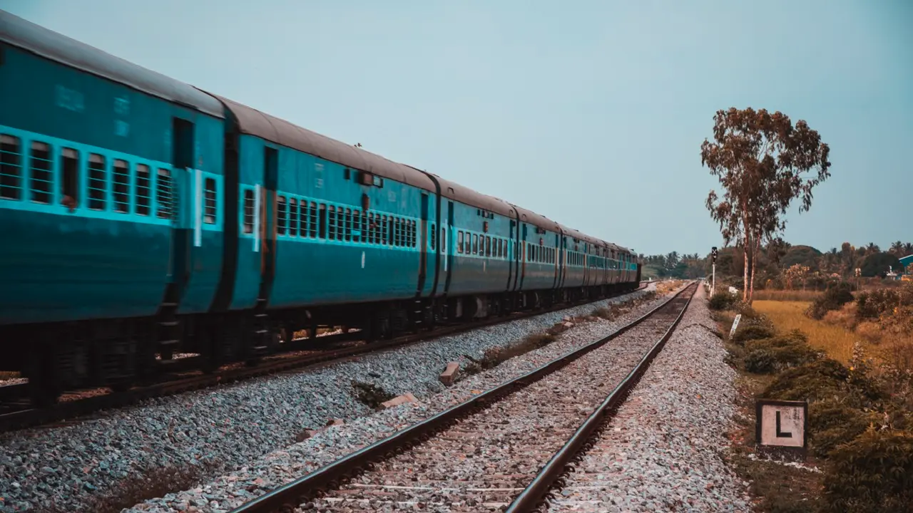 Mumbai Pune Railways To Run 1126 Special Trains Diwali Chhath