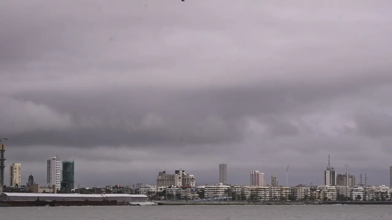 Mumbai wakes to cloudy skies rain improves city air quality