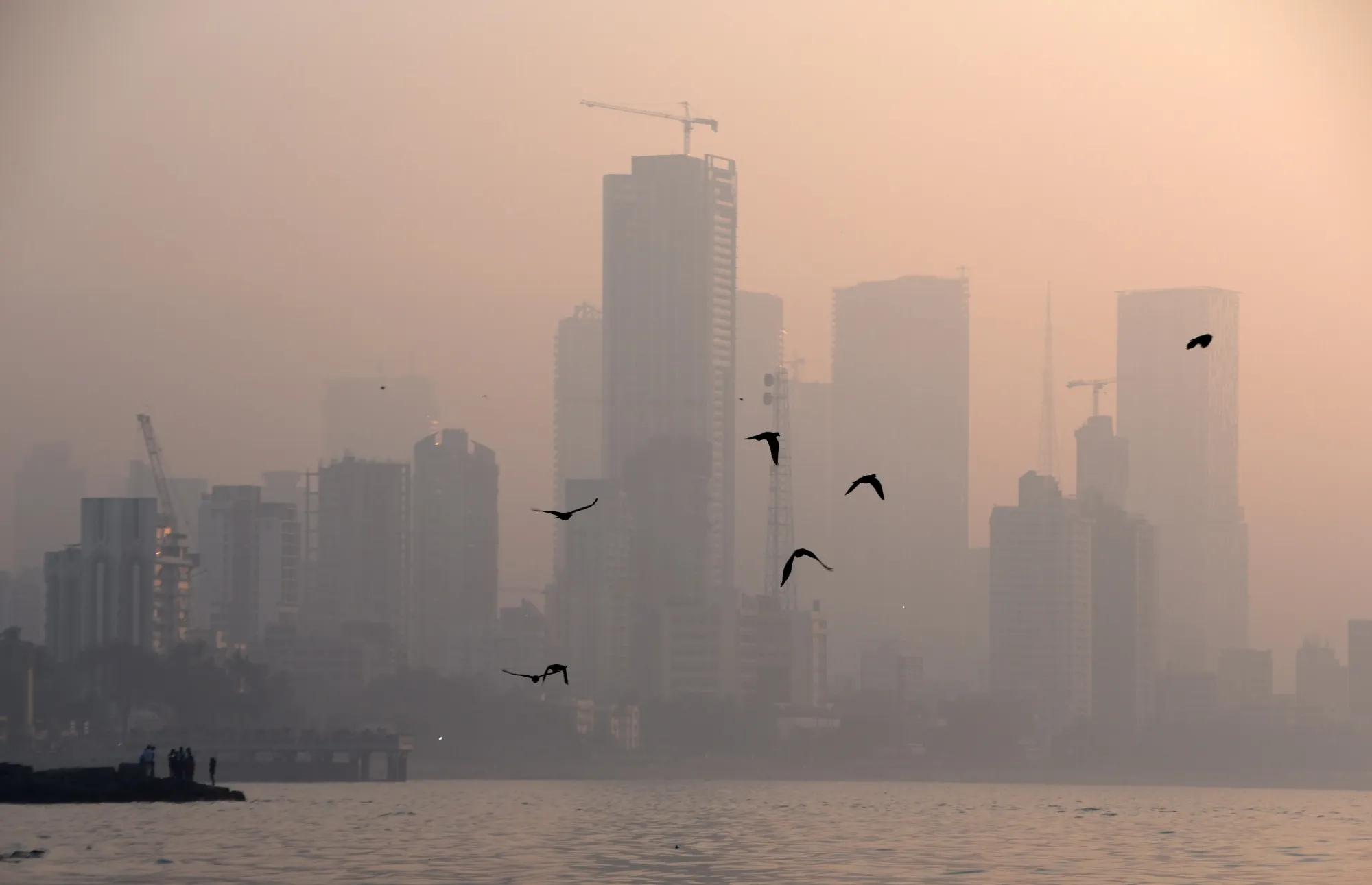 Mumbai Witnesses Blue Skies Although Several Areas Show Severe AQI Above 300