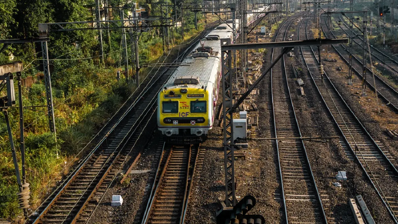 Mumbai Rail Fracture Disrupts Central Railway Main Line Local Services Today