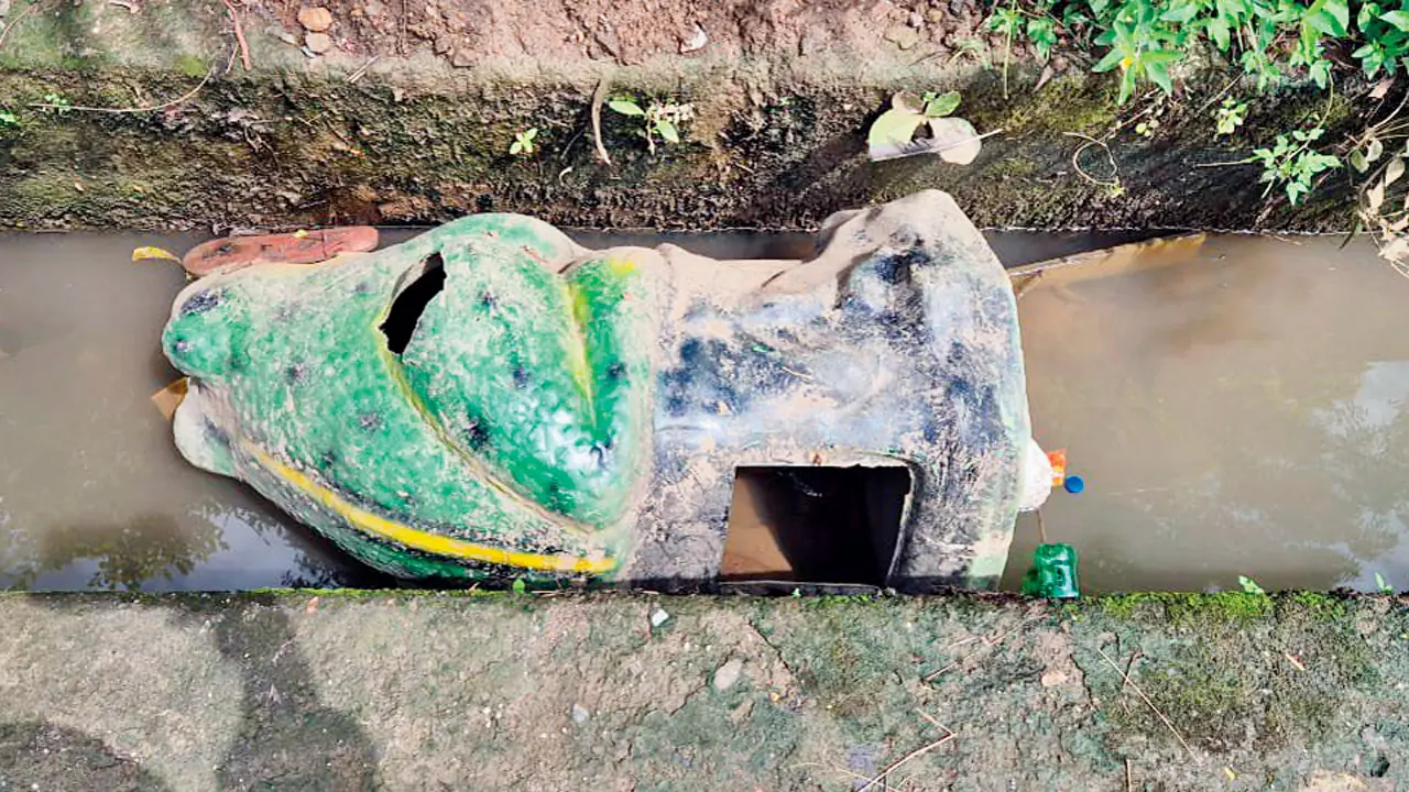 Vasai Virar Parks Remain Unsafe With Broken Swings Rust And Filth