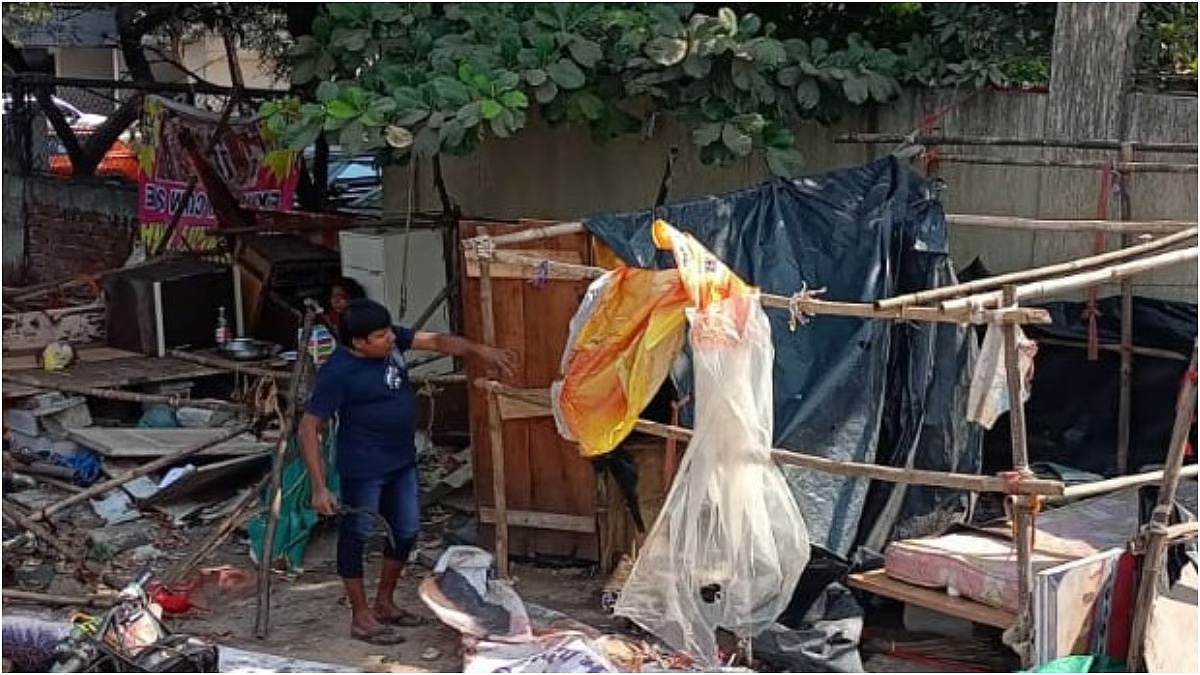 NMMC Removes Eight Illegal Huts In Sanpada Sector Seventeen During Civic Drive