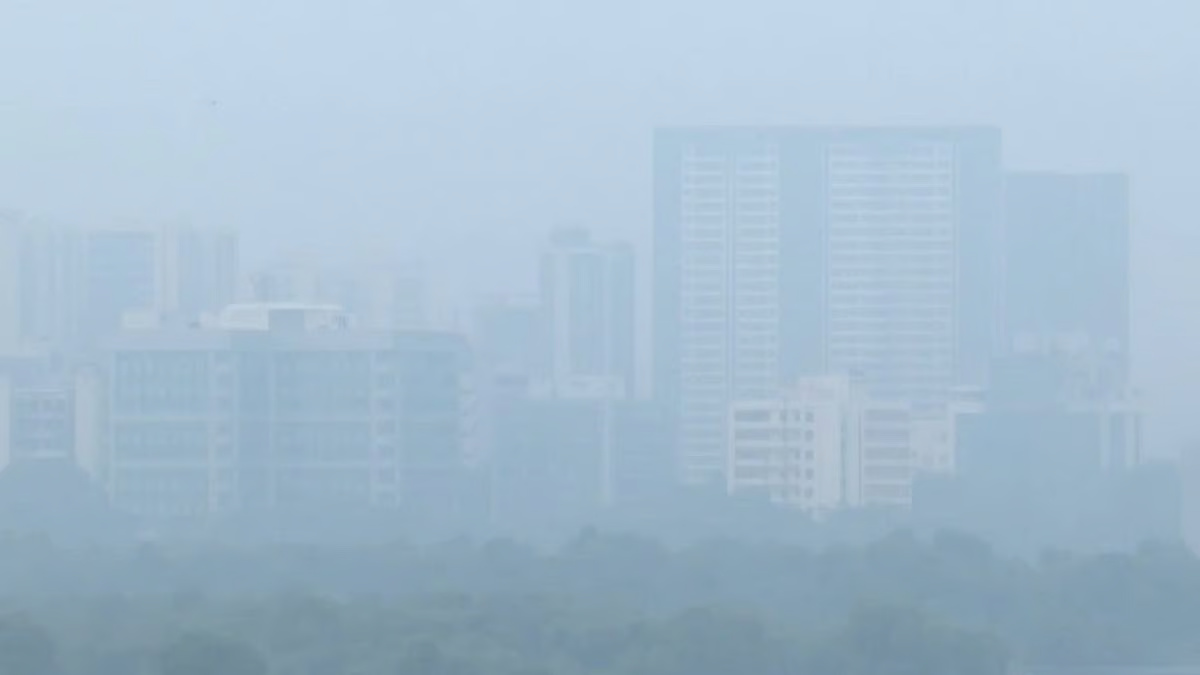 Mumbai Wakes Up To Chill Morning Haze Skies AQI Stays Poor