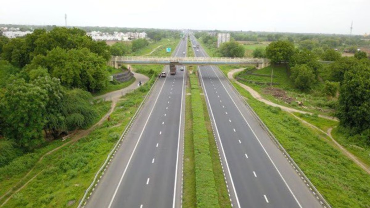 Ahmedabad Vadodara Expressway Repairs Disrupt Daily Commutes