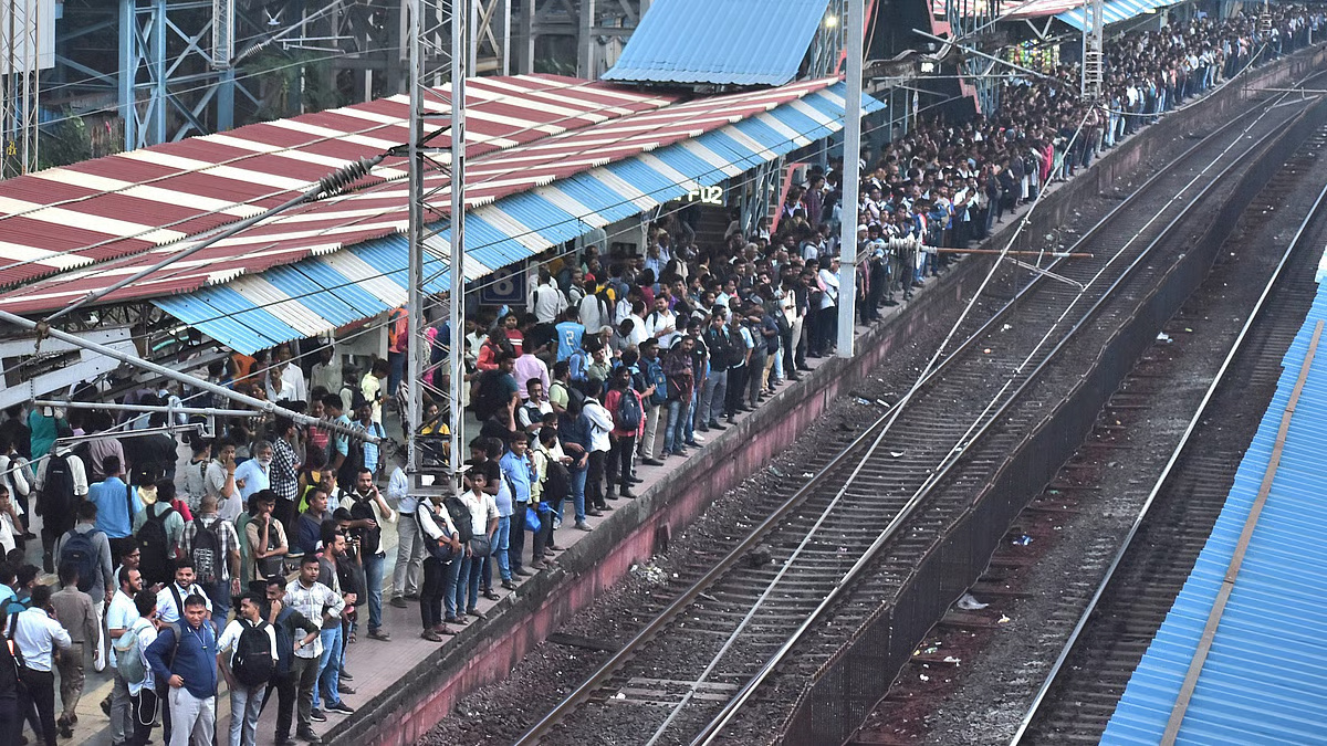 Mumbai Local Trains Face Severe Andheri Rush
