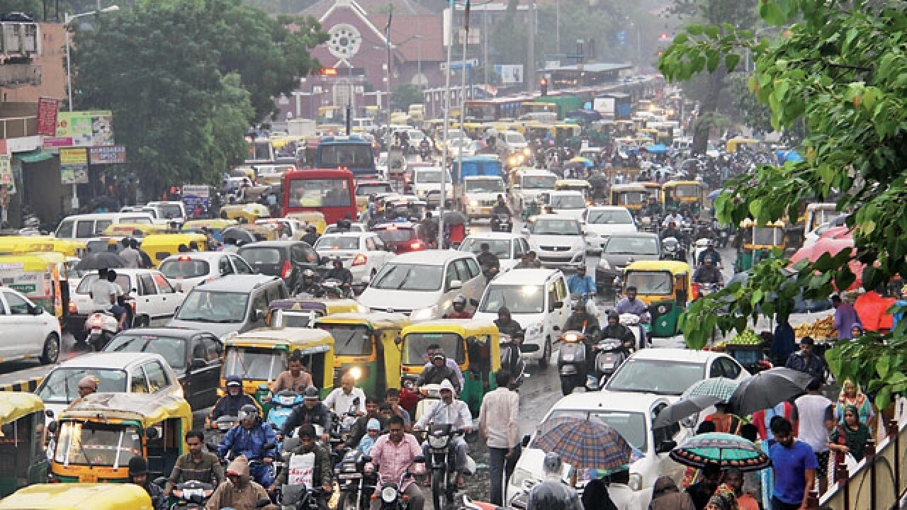 Pune Bus Diversions Disrupt Daily Urban Commutes