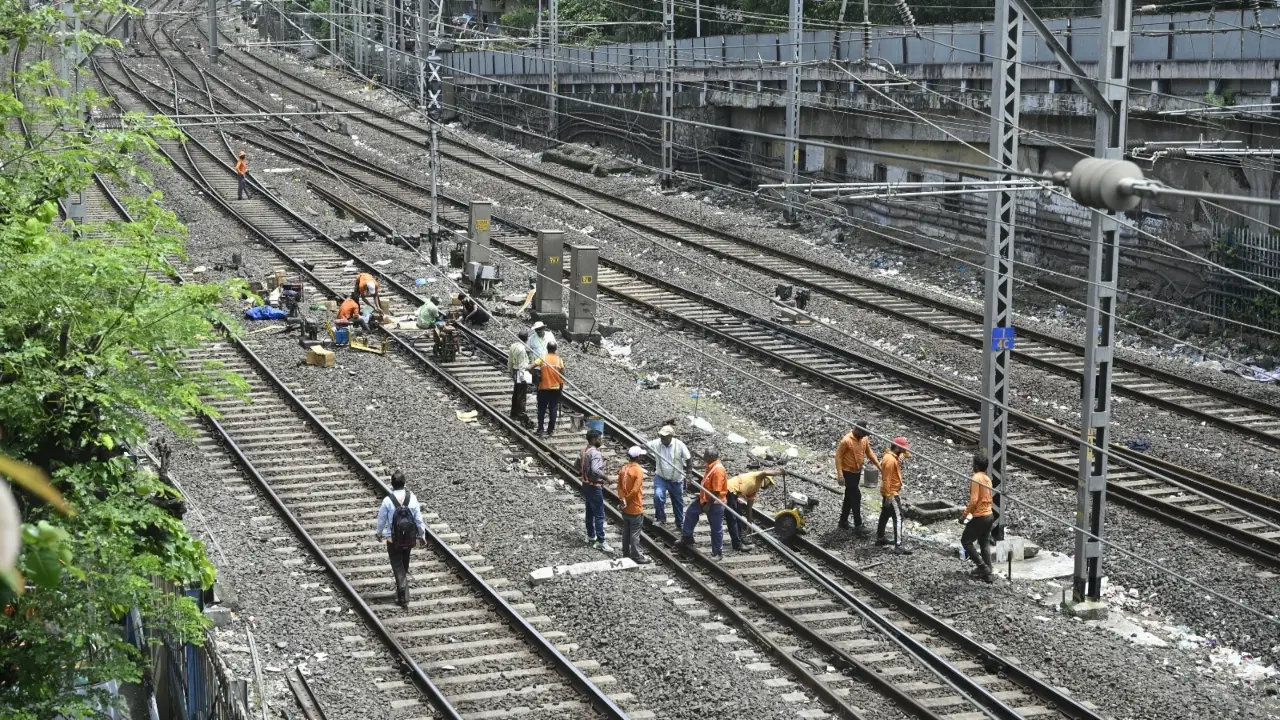 Mumbai WR Cancels Suburban Trains On January 12 and 13