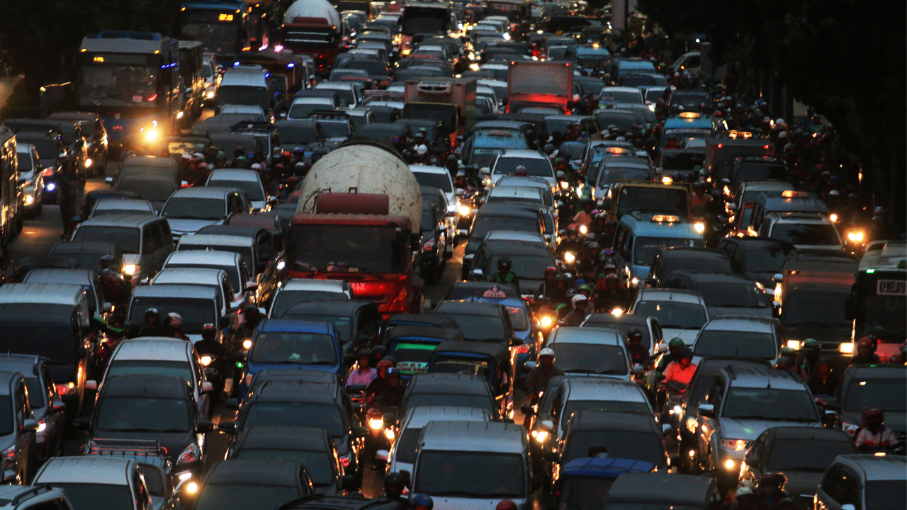 Mumbai Imposes Traffic Curbs Ahead French President Visit