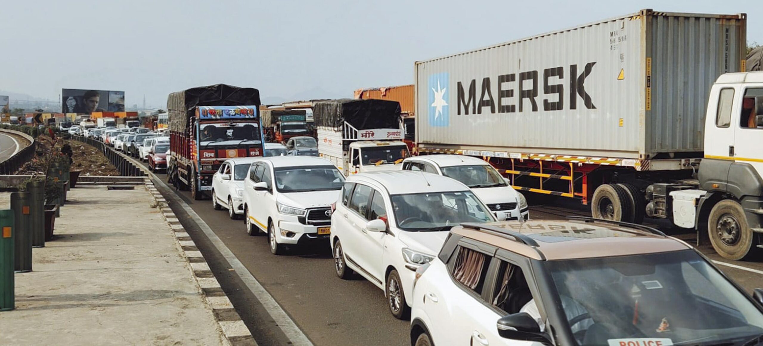 Pune Mumbai Expressway Disruption Paralyzes Regional Mobility
