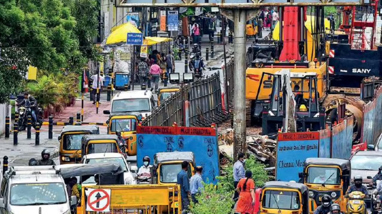 Chennai Traffic Hazards Escalate Near Key Urban Corridor